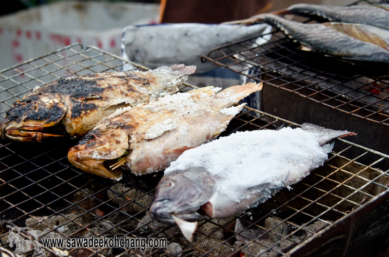 Evening grilled food stalls