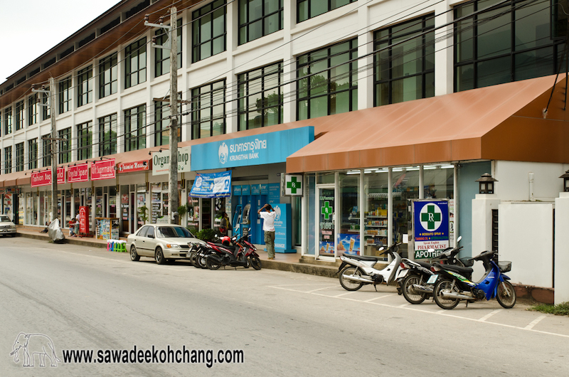 Main road of White Sand Beach