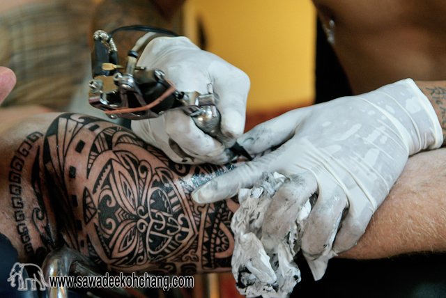 Machine tattooing