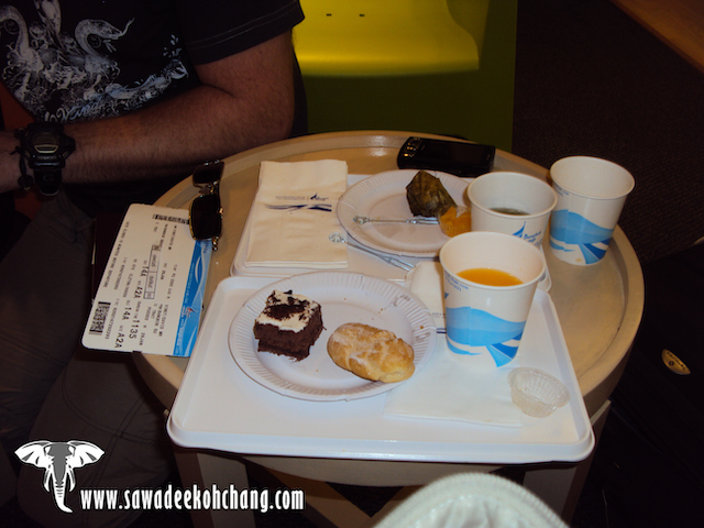 Free refreshment and snacks from Bangkok Airways lounge