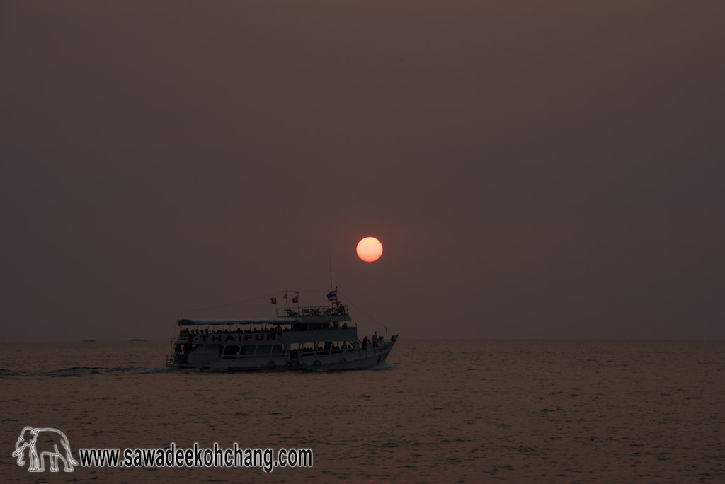 Going back to Koh Chang at sunset