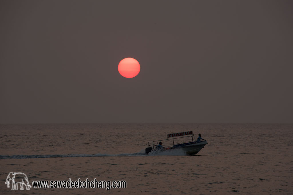 Going back to Koh Chang at sunset